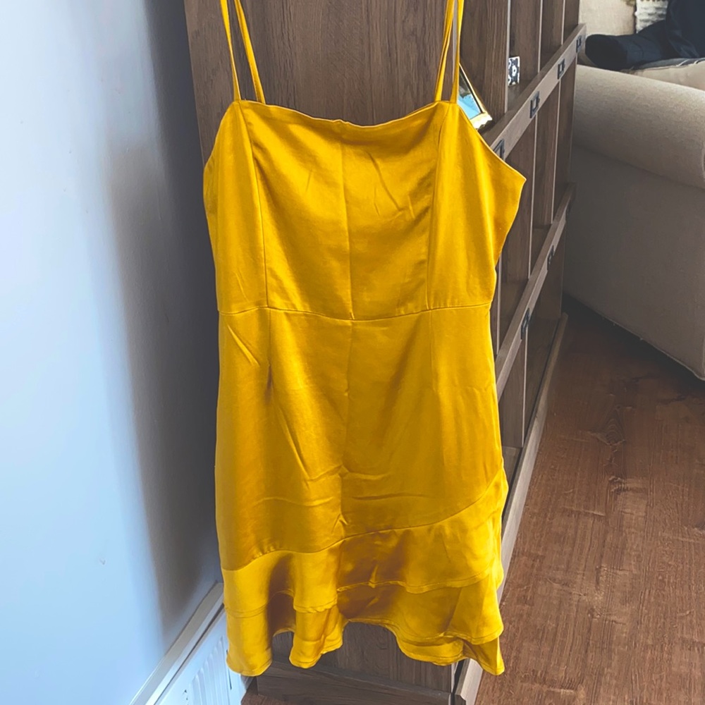 Lulu’s size small mustard yellow dress, never worn